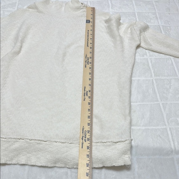 Free People. We The Free Ivory Textured Knit‎ Top - Picture 6 of 7